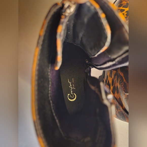 Animal print boots - Picture 2 of 8